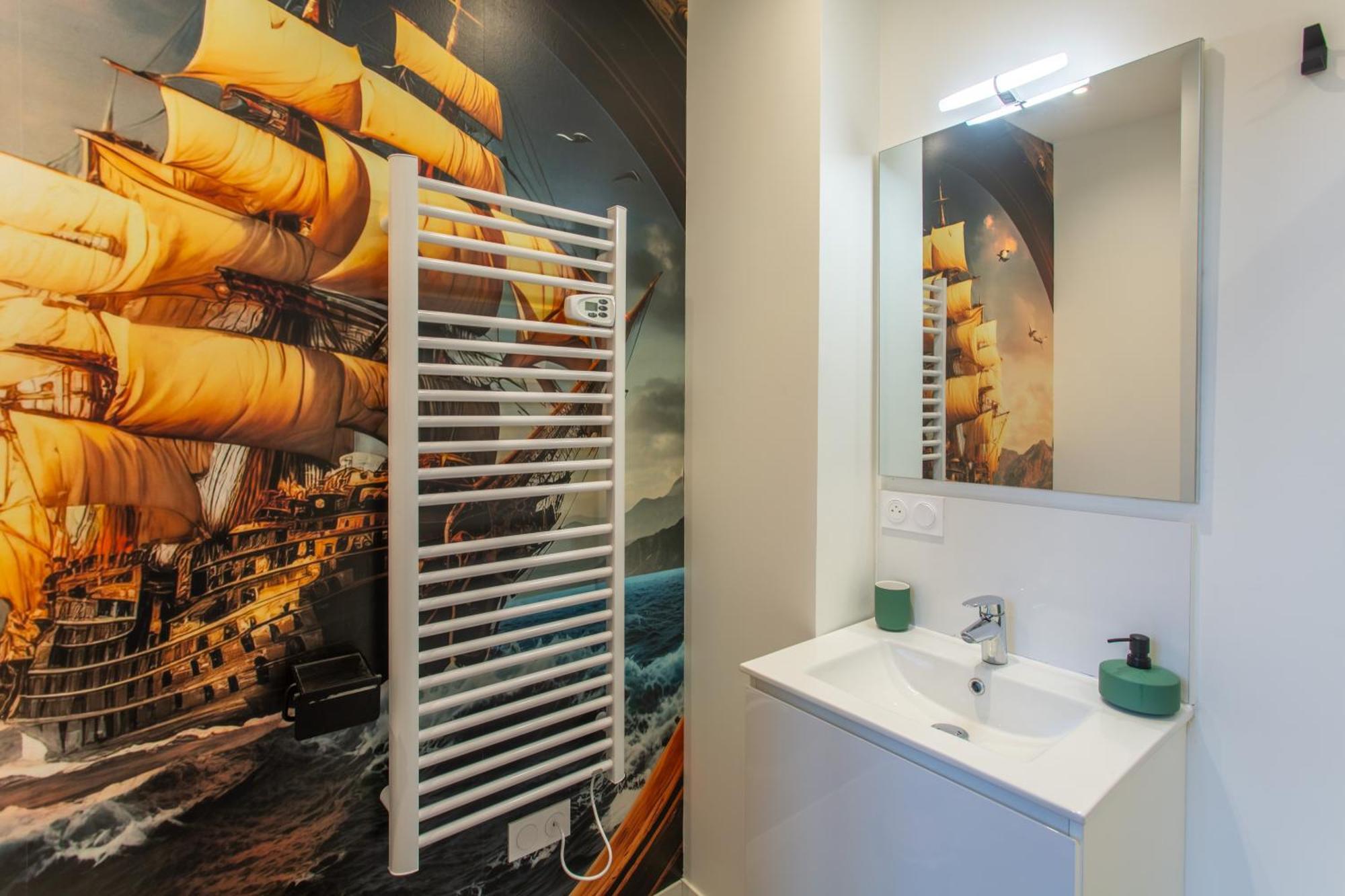 Apartment Le Jules Verne - Cour Et Parking Prive Amiens